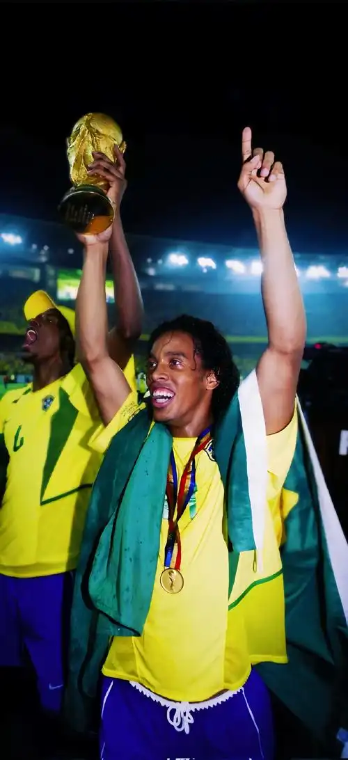 足球联赛中 足球联赛中