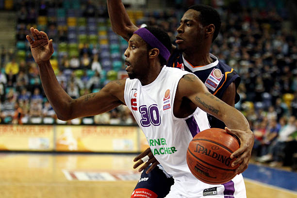 何缔造的 何缔造的